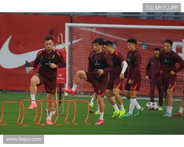 国足抵达雅加达全力备战世预赛十八强赛客场对阵印尼队挑战 国足抵达雅加达全力备战世预赛十八强赛客场对阵印尼队挑战